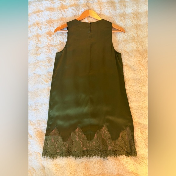 Reformation Jessalyn Silk Dress In Moss Garden, NWOT, NEVER WORN, NO FLAWS. - Picture 10 of 14